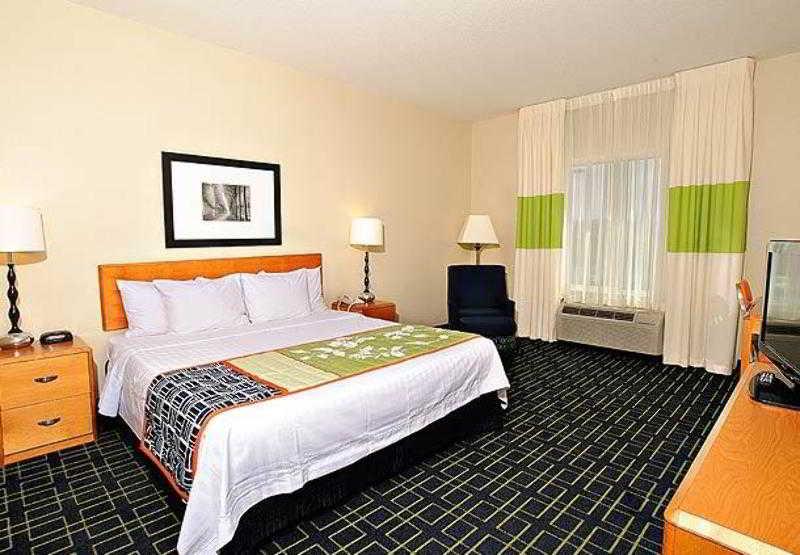 Comfort Inn & Suites Akron South Room photo